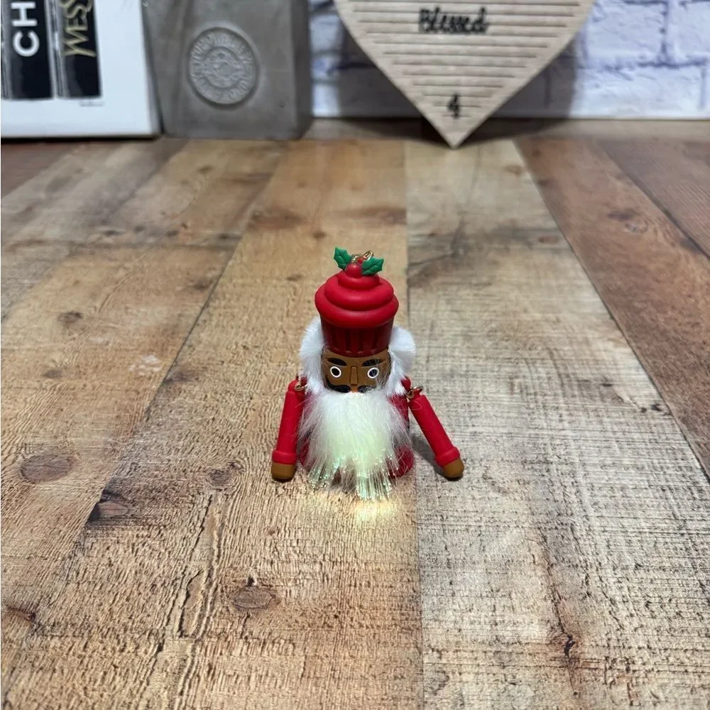 Bath & Body Works Wearable Nutcracker  Hand Sanitizer Pocket Bac Holder Light Up